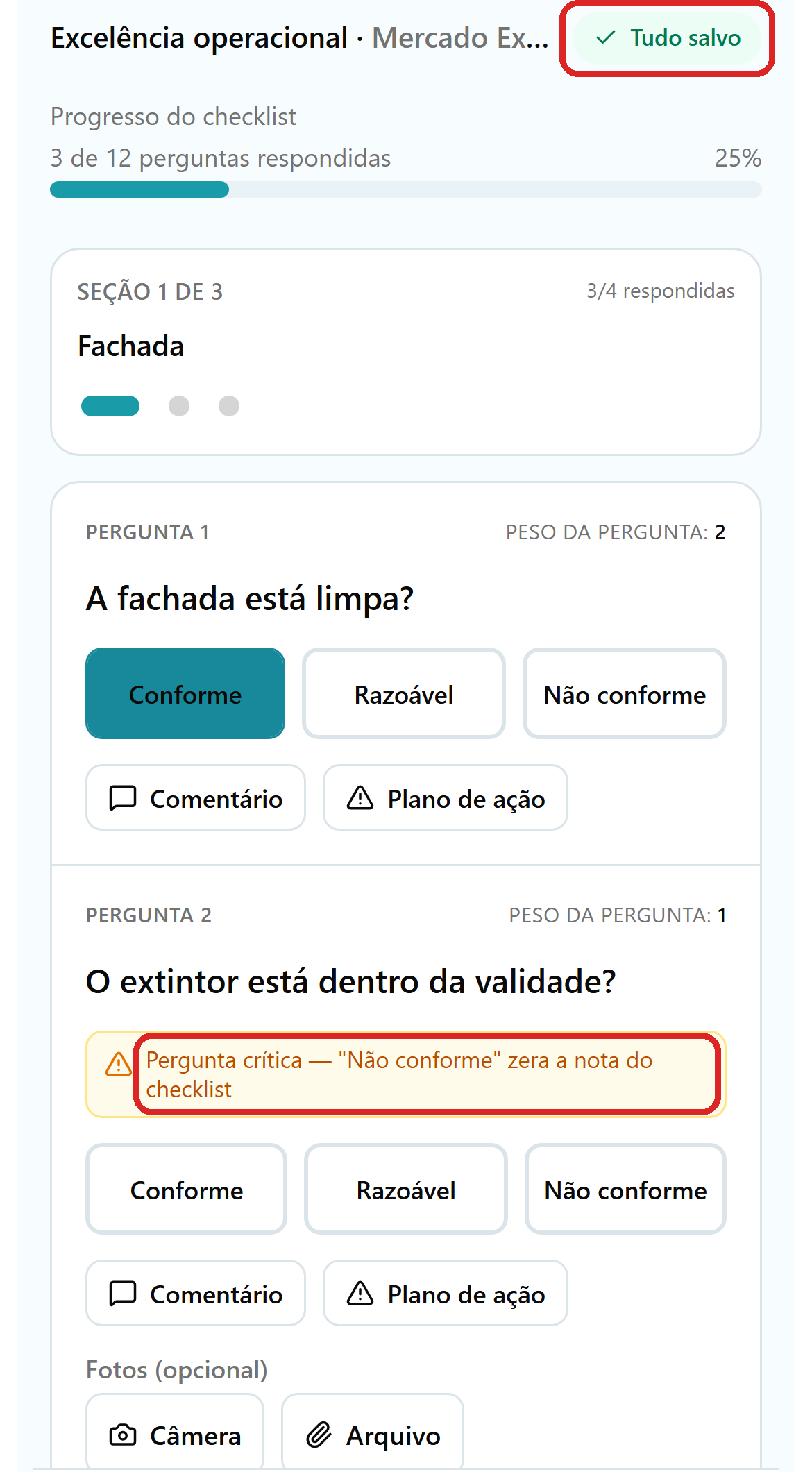 Checklist aberto no celular com a marca Tudo salvo, uma pergunta respondida Conforme e uma pergunta crítica com os botões Câmera e Arquivo.