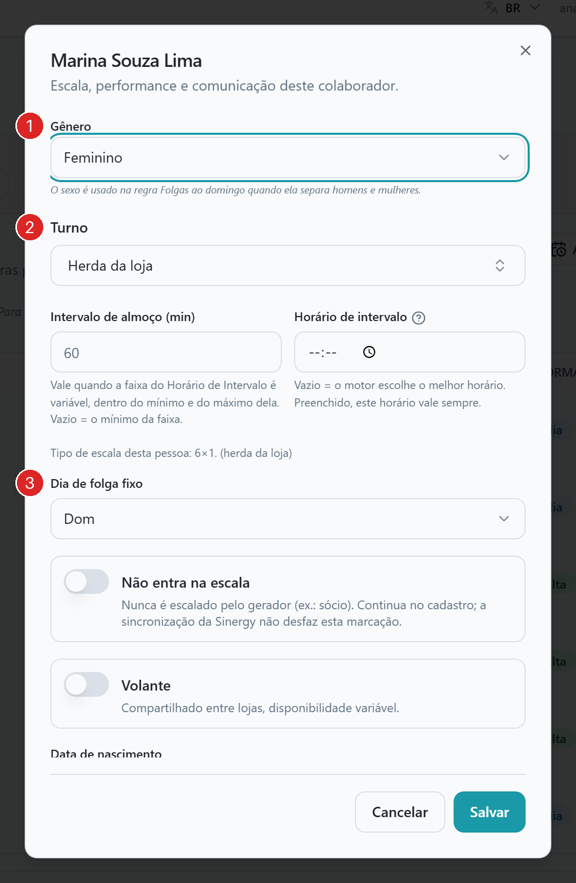 Janela de edição de uma colaboradora com os campos Gênero (Feminino), Turno (Herda da loja) e Dia de folga fixo (Dom) numerados de 1 a 3, e o botão Salvar no rodapé.